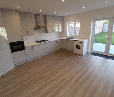 4 bedroom terraced house to rent - Photo 4