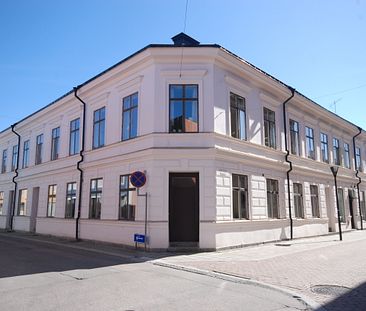 Sala Centrum: Fin trea i mysigt gårdshus - Foto 1