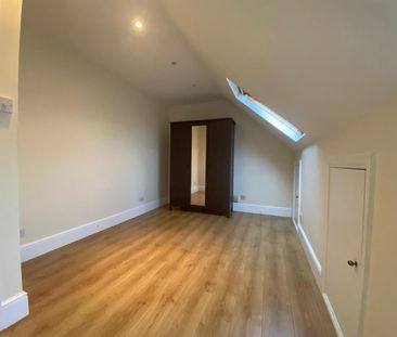 3 bed duplex to rent in Buckingham Road, Edgware, HA8 - Photo 3