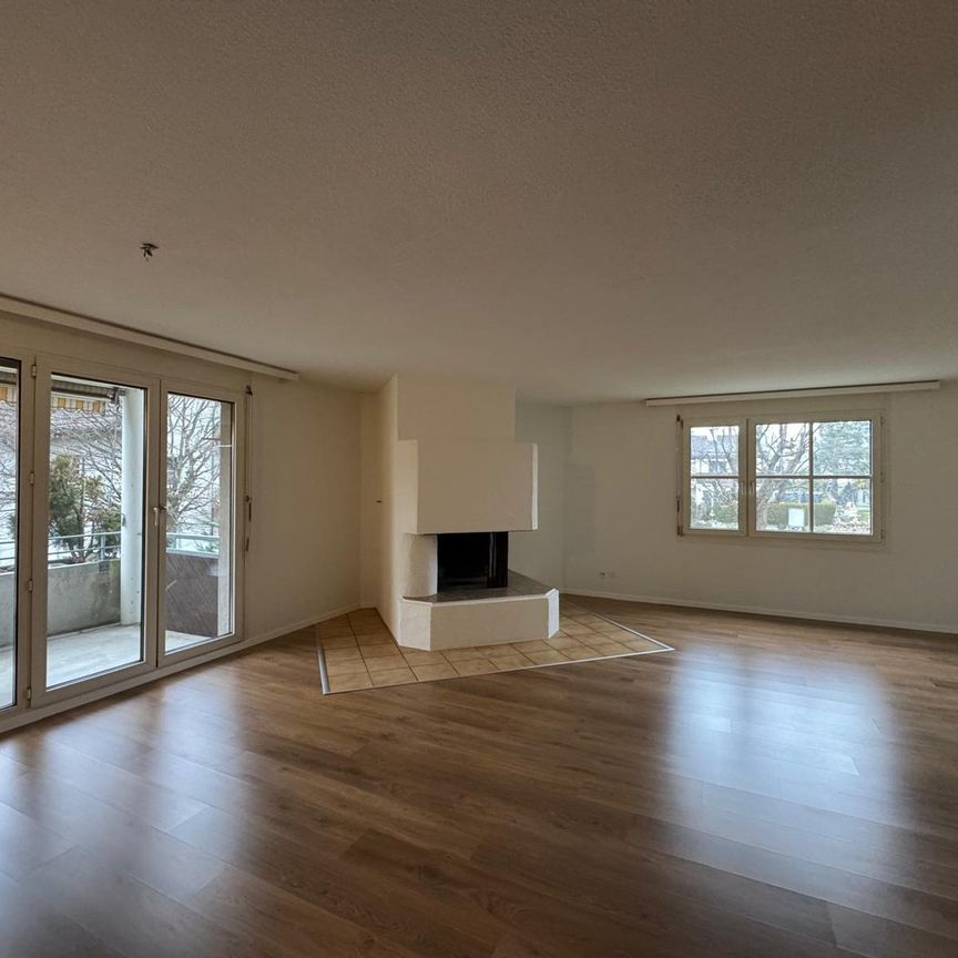Helle 3.5-Zimmer-Wohnung mit Balkon und Kamin in Hombrechtikon - Photo 1