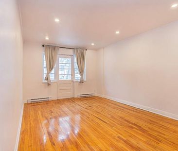 TRES GRAND 3 1/2 - 3485 ELLENDALE - RECEMMENT RENOVE - Photo 2