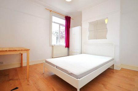 4 bedroom terraced house to rent - Photo 2