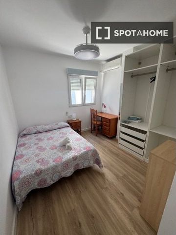 malaga, Andalusia 29006 - Photo 3