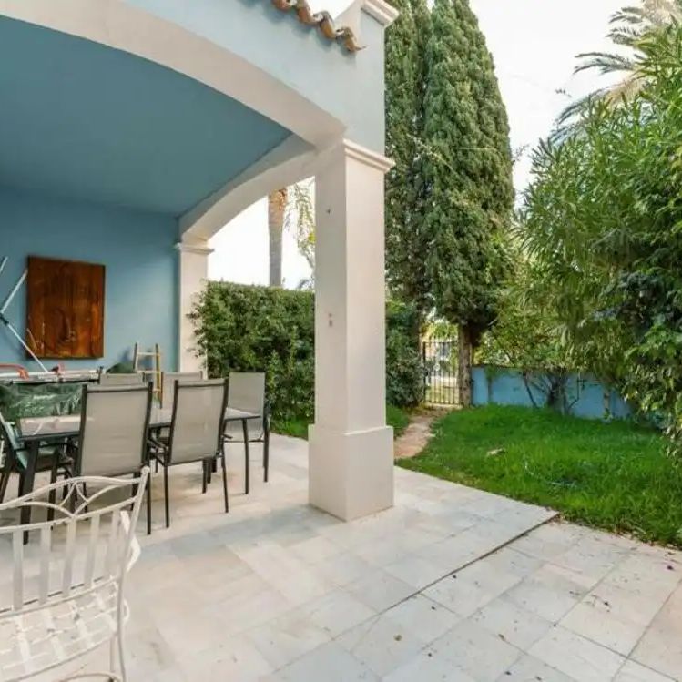 Casa adosada de alquiler en Guadalmina Alta, Marbella - Foto 1