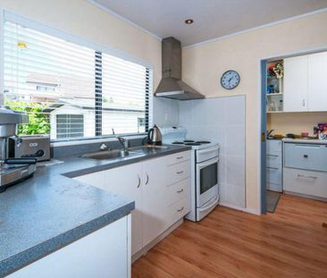 Sunny Family Home - Photo 1