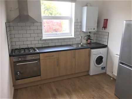 3 bedroom flat to rent - Photo 5