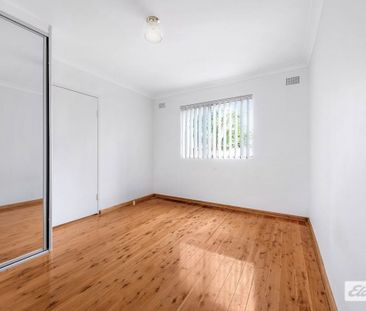 Charming Two-Bedroom Apartment in Roselands - Photo 4