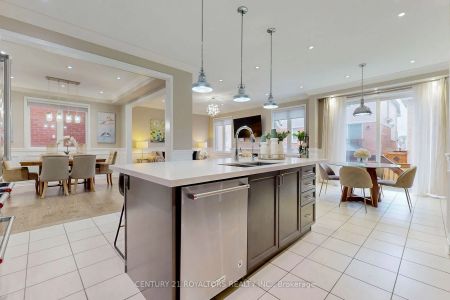 Detached Home For Lease | W9031533 - Photo 2