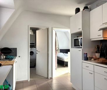 Gezellig appartement met 2 slaapkamers, terras en garage in het cen... - Photo 3