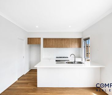 1 Buttercup Crescent, Armstrong Creek VIC 3217 - House For Rent | D... - Photo 6