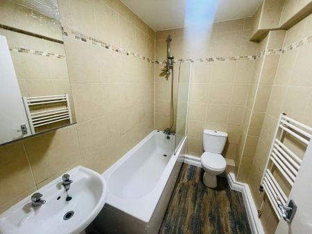 2 bedroom flat to rent - Photo 5