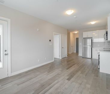 For Lease - 3265 Carding Mill Trail Unit# 204, Oakville, Ontario - Photo 3