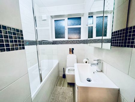 Room in a Shared Flat, Bletchley Court, N1 - Photo 4