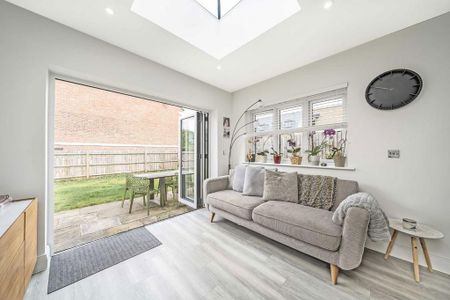 4 bedroom detached house to rent - Photo 4