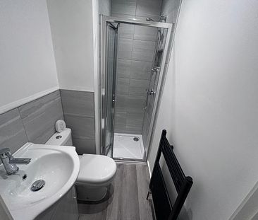 Spectacular 1 Bed Property in the heart of Wakefield - Photo 2