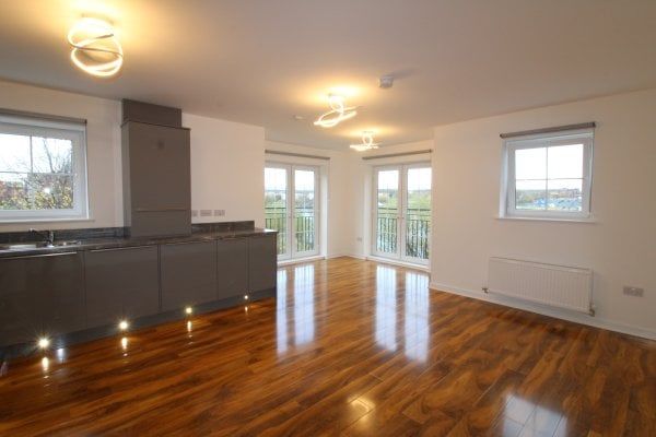 Clydeside Terrace, Renfrew - Photo 1