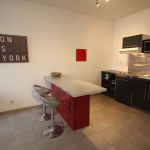 Location Appartement 1 pièce 27m² MARSEILLE 1er - Photo 2