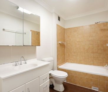 Convenient Two Bedroom Apartment in the Heart of Pyrmont - Photo 4