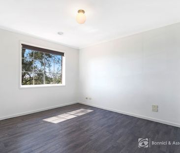 SPACIOUS FAMILY HOME IN POPULAR THURHOONA! - Photo 3