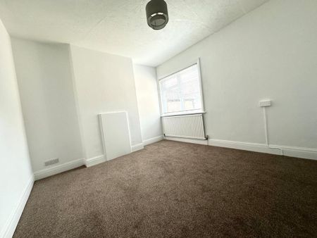 3 bedroom maisonette to rent - Photo 2