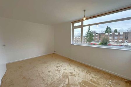 Woking, Surrey, GU22 - Photo 4