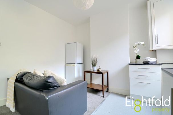 3 bedroom flat to rent - Photo 1