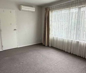 4 Bedroom home available now! - Photo 3