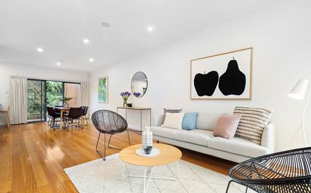 BRIGHTON BEAUTY JUST LISTED! - Photo 3