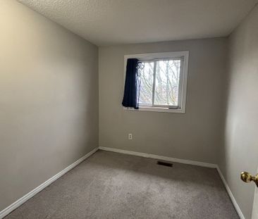 For Lease - 511 Admiral Drive Unit# 17, London East, Ontario - Photo 5