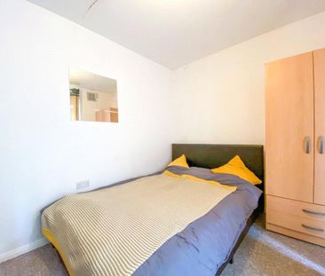 6 bedroom semi-detached house to rent - Photo 5