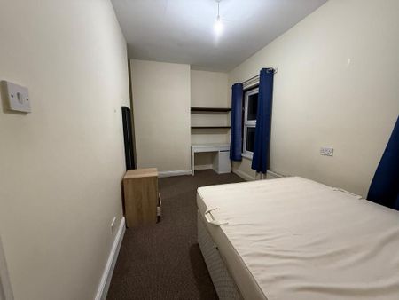 4 bedroom terraced house to rent - Photo 5