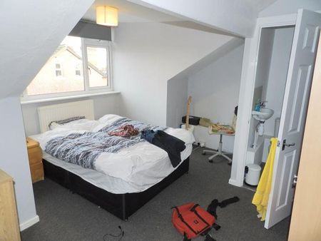 4 bedroom terraced house to rent - Photo 5