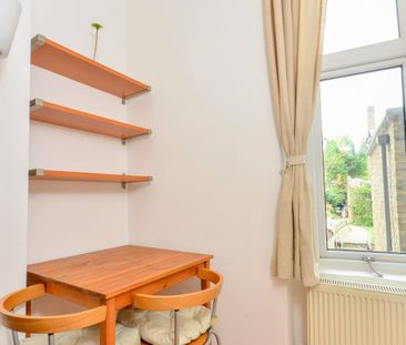BILLS INCLUDED - Studio to rent in Earls Court, London SW5 - Photo 5