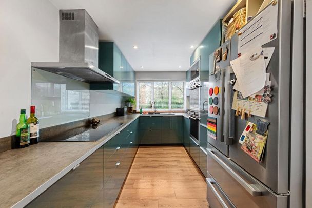 3 bedroom end of terrace house to rent - Photo 1