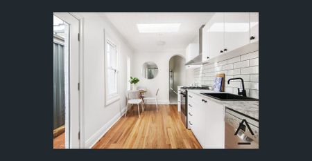 Sophisticated home in cul de sac - Photo 4