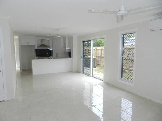 BEAUTIFUL 3 BEDROOM UNIT IN GREAT LOCATION - Photo 1