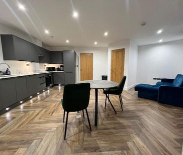 1 bedroom in a flat share to rent - Photo 2