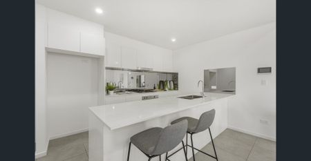 Comfort & Convenience in a Modern Pendle Hill Residence - Photo 4