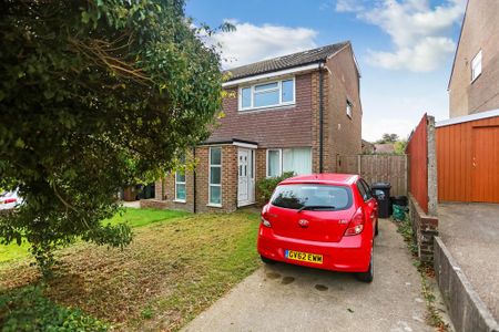 4 bedroom semi-detached house to rent - Photo 4