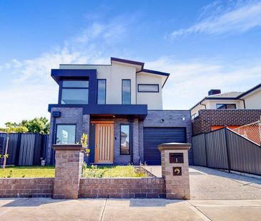 Beautifully Finished Townhouse - Photo 3