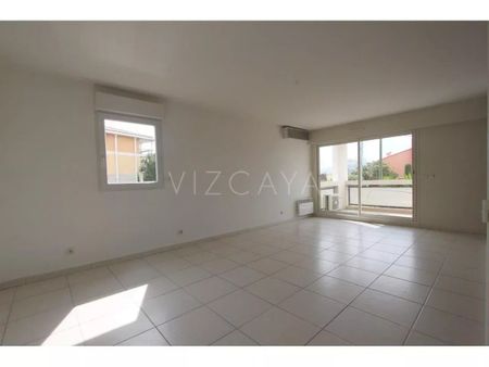 Location Appartement 4 pièces 90m² CANNES 06400 - Photo 4
