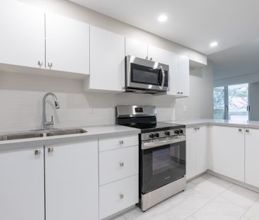 Newly renovated 1 bedroom suites steps from Square One! - Photo 2