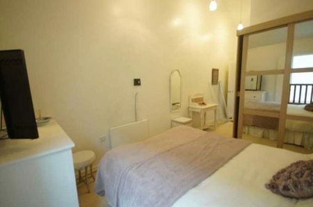 Gated Apt Development // Museum Ct // Bed // June, LN2 - Photo 3