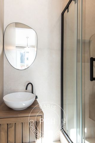 Rue Bassano, - Photo 4