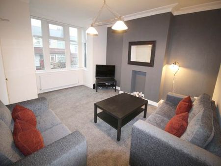 Rosemont Walk (room 1), Bramley, Leeds - Photo 3
