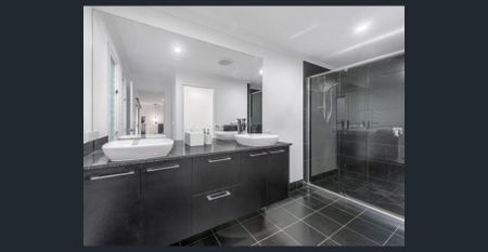 Beautiful Home in the heart of Hendra - Photo 5