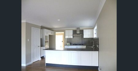 Large family home in great location - Photo 4