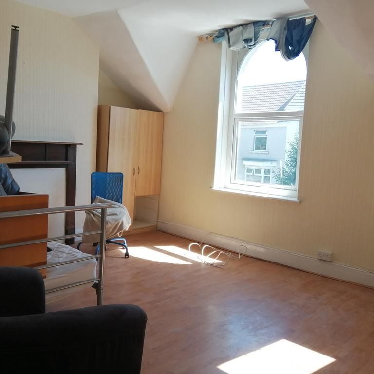 4 bedroom maisonette to rent - Photo 1