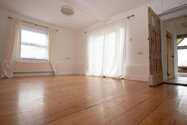 6 bedroom farm house to rent - Photo 1