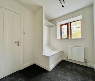 2 bedroom character property to rent - Photo 1